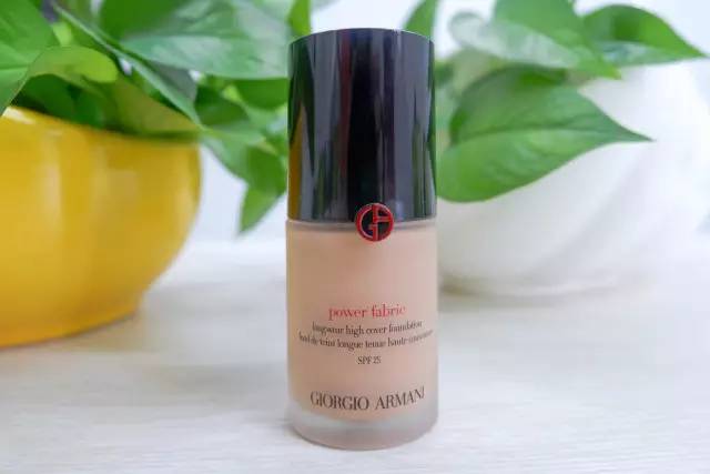 编辑部的选择｜4款网红粉底测评，不去专柜也能挑到适合你的那个