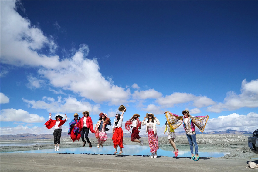 大柴旦翡翠湖美的像仙境,美丽的大柴旦翡翠湖宛如仙境