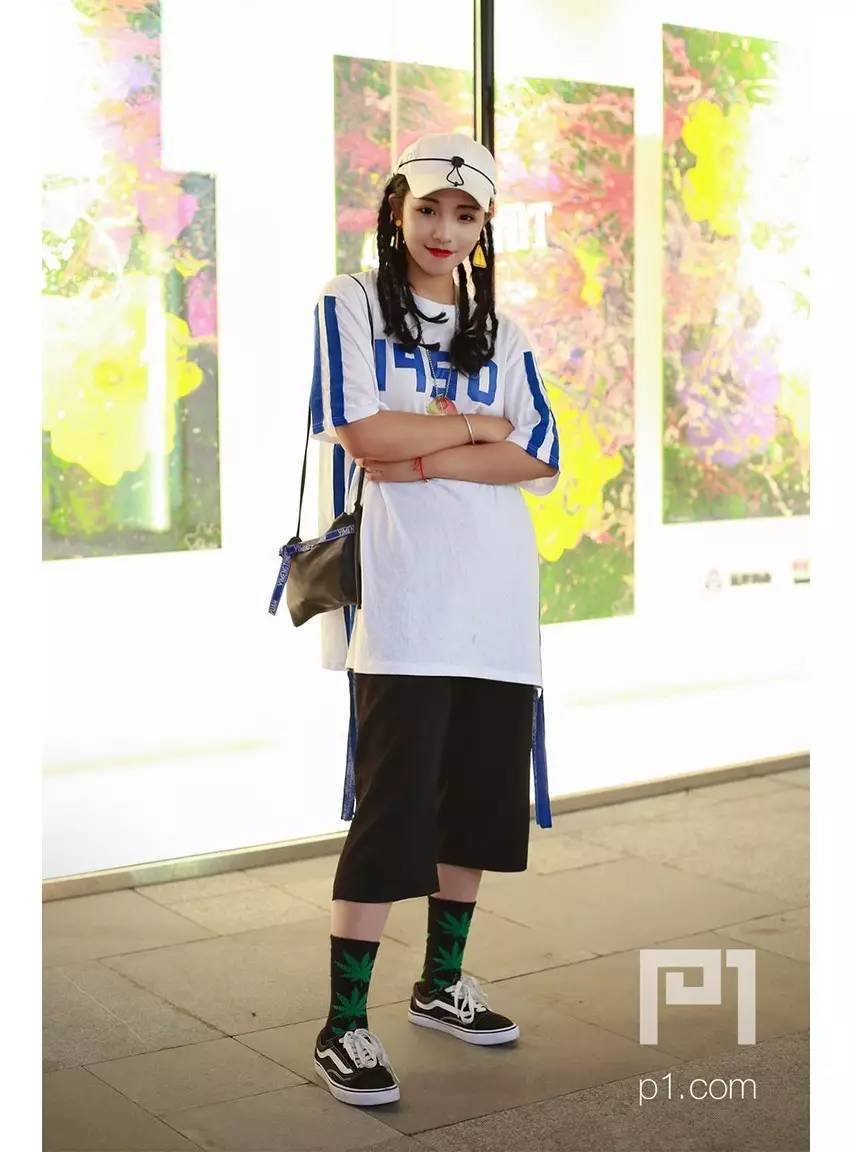 有这样一群摄影师，他们在街头用相机记录了成都人的时尚进化