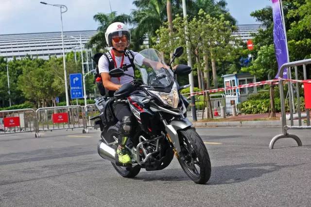 五羊本田猛鸷cb190x有时钟显示吗,猛鸷190对比新大洲本田cb190x