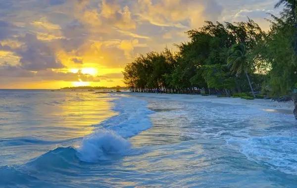 最新对中国免签或落地签证的国家,中外签证免签国家一览表