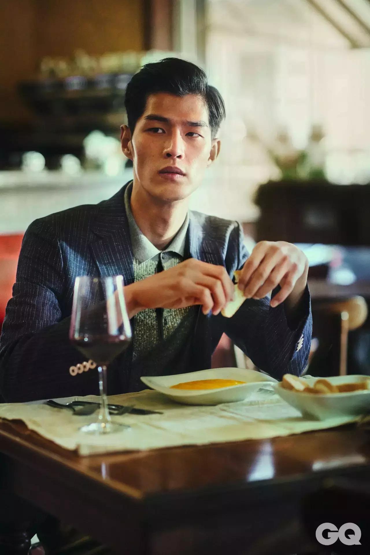 你明天再穿牛仔来上班，我就给你涨薪了啊