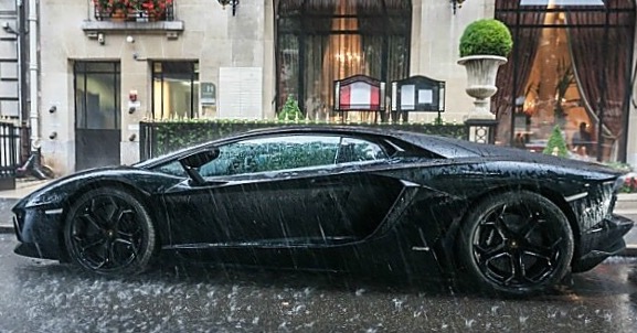 下雨天后视镜和玻璃上有水怎么办,汽车后视镜下雨天怎么除水