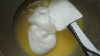 蜗牛壳烘焙之旅：喜爱足球和甜品的看过来，足球蛋糕卷来啦