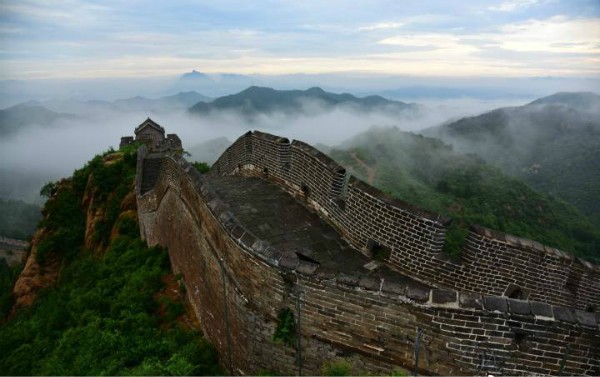 自带仙气效果，如临仙境奇缘，你见过这么高颜值的万里长城吗？