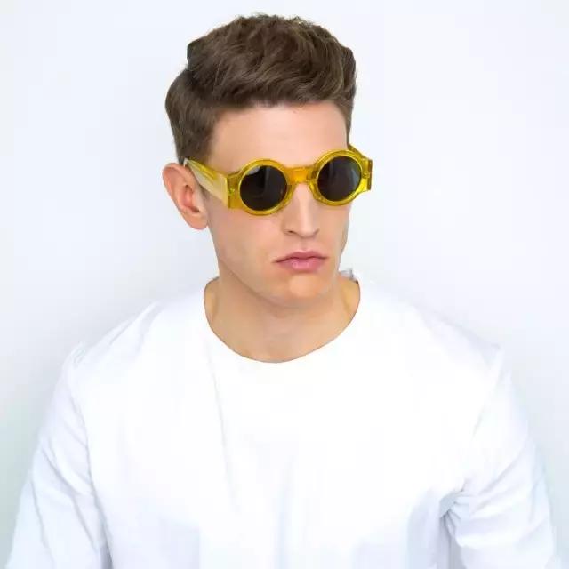 亚历山大王阿迪达斯联名球鞋,亚历山大王和阿迪达斯合作款鞋