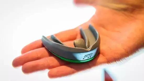 用口水激活的纸片电池，以后手机没电吐口唾沫就行？