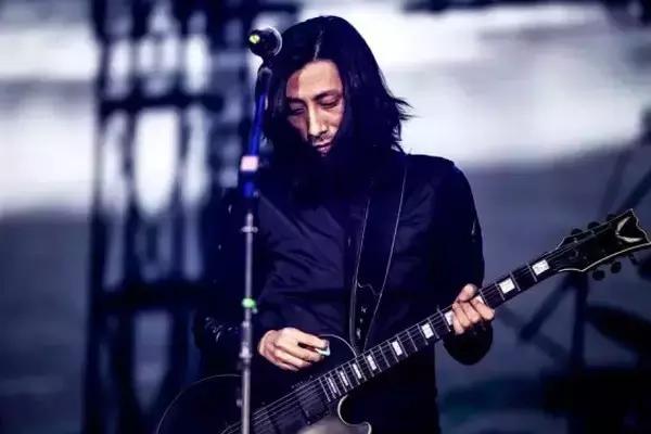 谢天笑我无法拥抱你,谢天笑消失在黑夜里