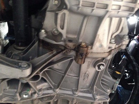 换变速箱油之后变速箱漏油,变速箱漏油有哪些维修方法