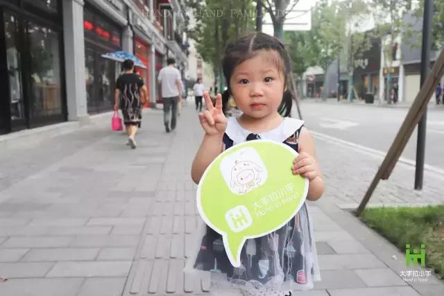 中山大道潮童街拍：很萌很酷很厉害，还会耍宝！