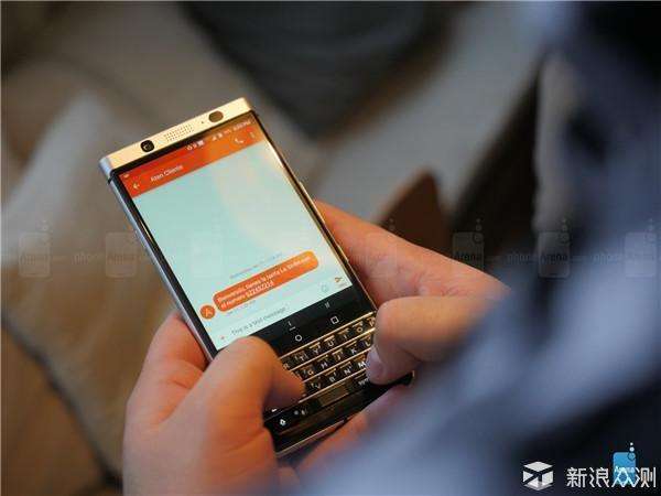 苹果手机和黑莓keyone哪个好,触屏全键盘