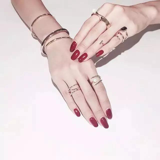 戒指戴在哪个手指有讲究吗,戒指戴在哪个手指上面有讲究吗