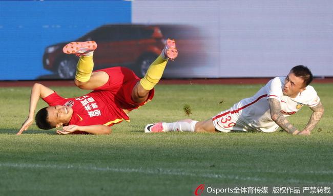 史上最全足球场门将失误搞笑合集,最惨门将失误集锦