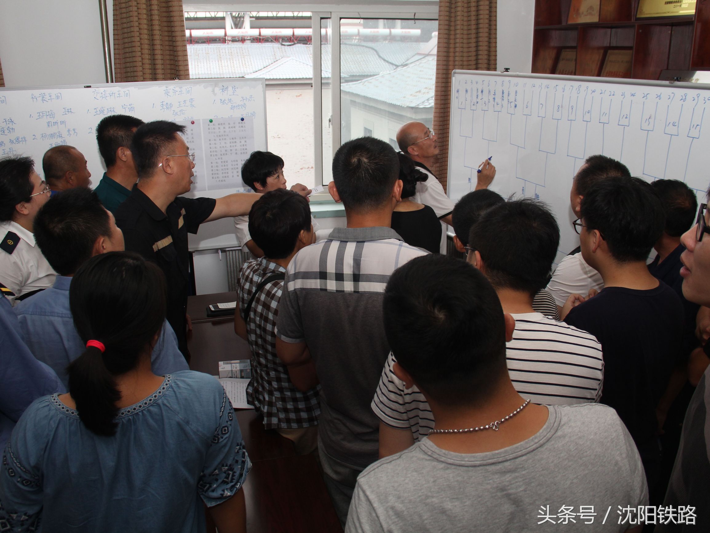 暑运期间天气炎热，但丹东站职工参与活动的心情更热，快到赛场去看看他们的风采吧！