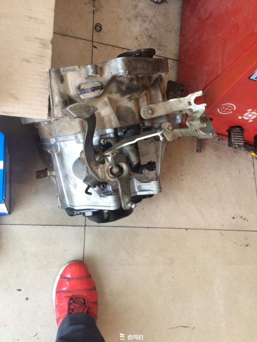 车撞树上了都有哪些地方坏,我的车撞了对方全责怎么理赔