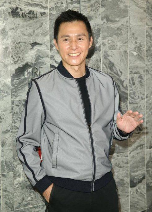 曾是足球运动员,扮慕容复成经典,年过花甲仍帅气潇洒