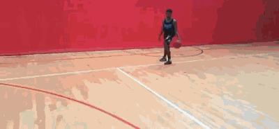 凯里欧文招牌动作过人,篮球教我一招简单过人