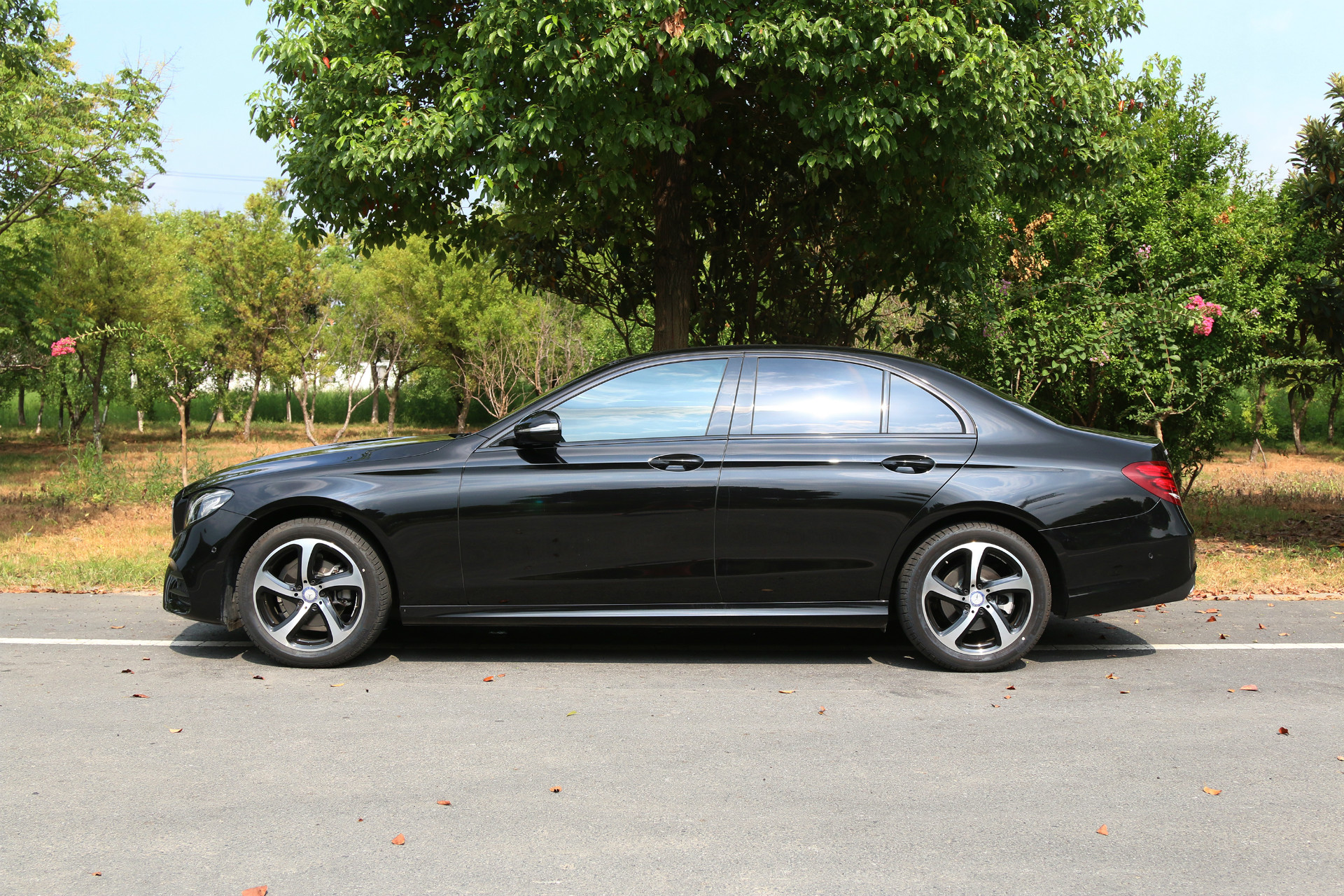 奔驰e级e200的争议点,奔驰e级2024款e200配置参数