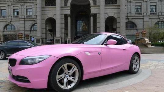 全世界粉红色的车，全被这个化妆品品牌承包了