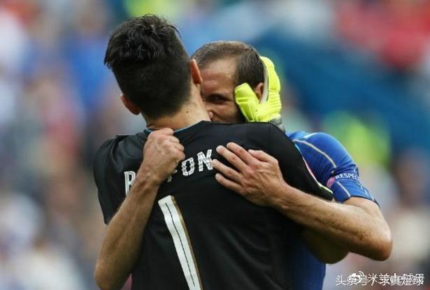 意大利布冯千场里程碑,意甲最佳球员布冯