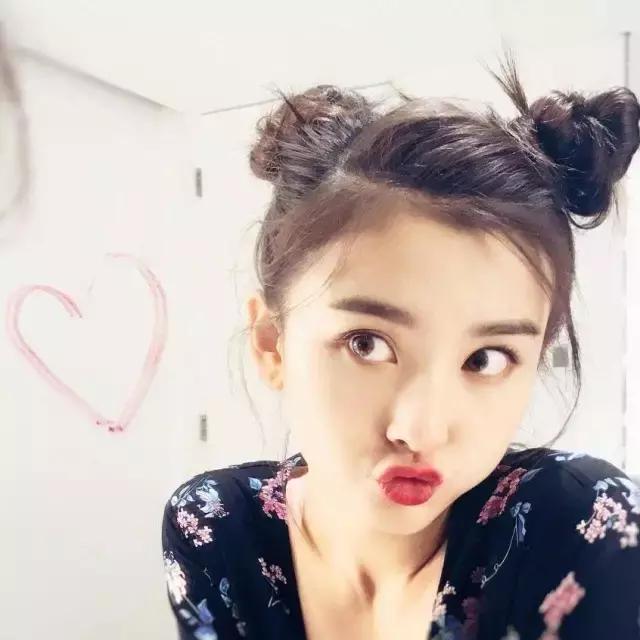 这样的丸子头绝对让你独一无二,从来不知道丸子头都可以这么好看