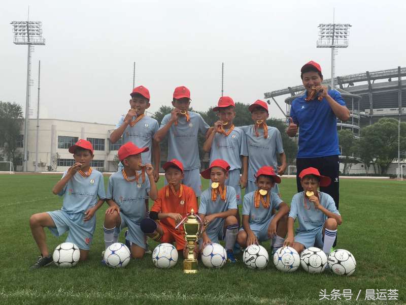 两天之内上演“*疆新**牌”冠军风暴*疆新**四支校园球队获四个冠军