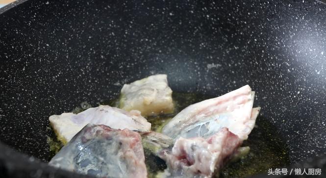 张亮砂锅鱼头煲,张亮中餐厅鱼汤的做法