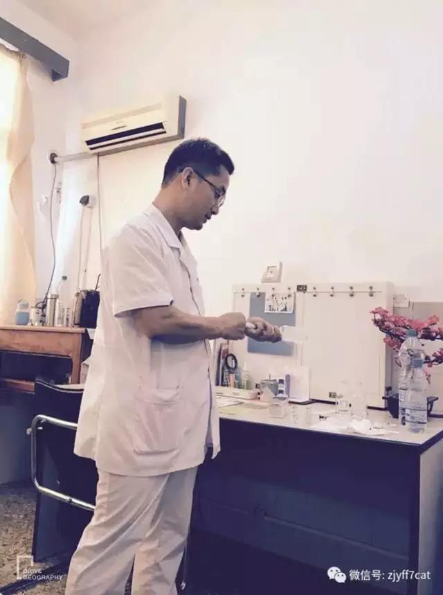 她单枪匹马从杭州出发，开着开着到了非洲腹地