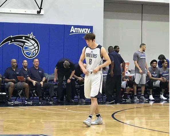 小牛季前赛丁彦雨航,小牛签约丁彦雨航