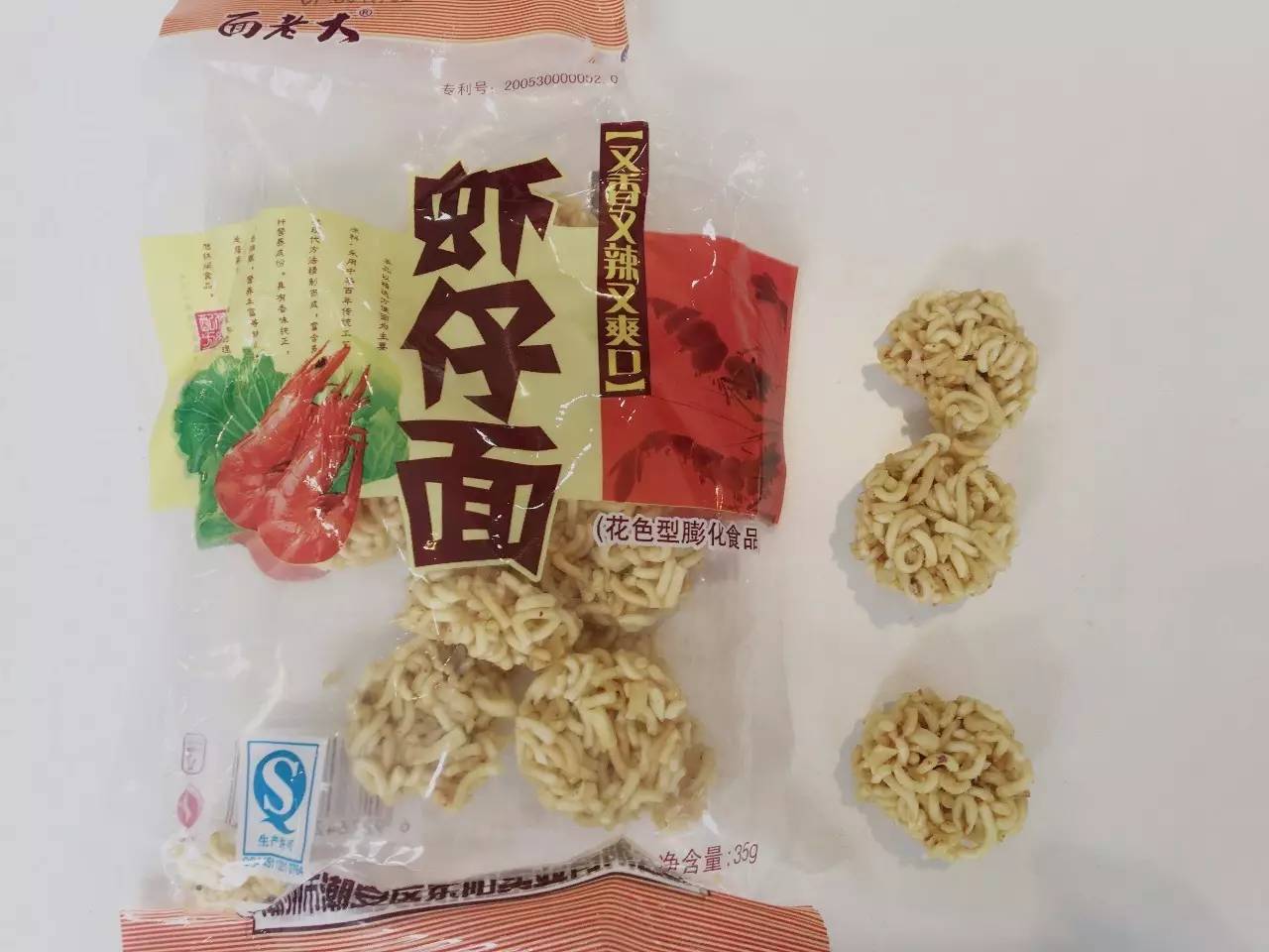 张君雅小浣熊小当家卫龙……谁才是真正的干脆面之王?