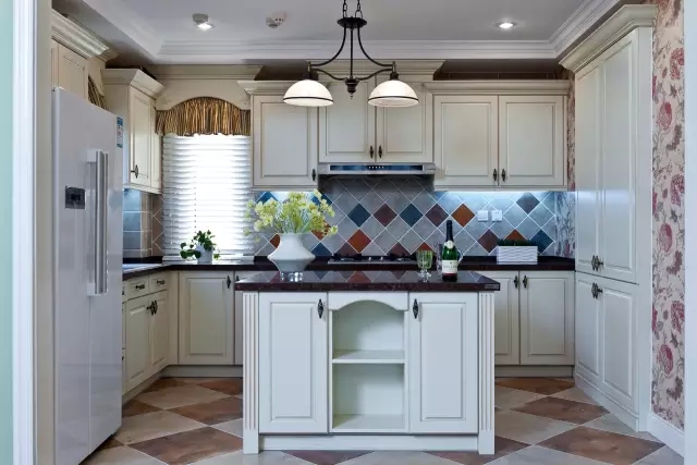 中式油烟机和欧式油烟机的区别,厨房小选欧式还是中式油烟机