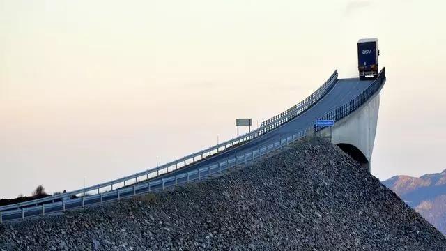 大西洋的不归路，风景永远都在最险处。