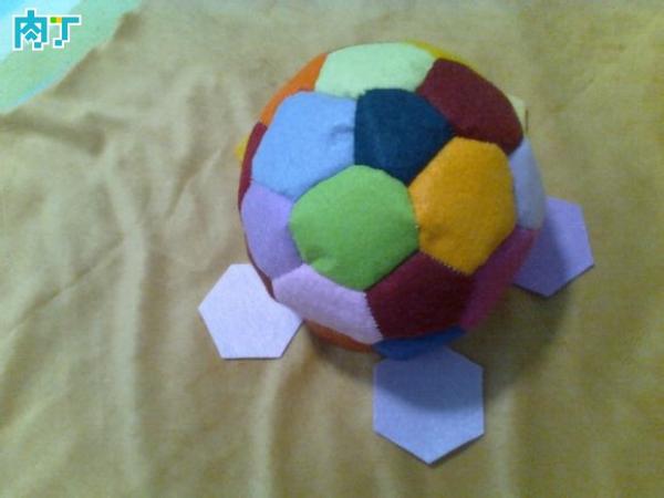 毛绒足球手工制作,不织布足球的做法图片