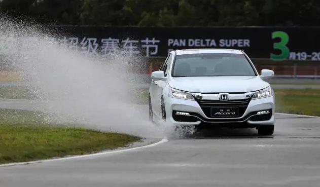 本田雅阁燃油版试驾测评,本田雅阁试驾全面解析