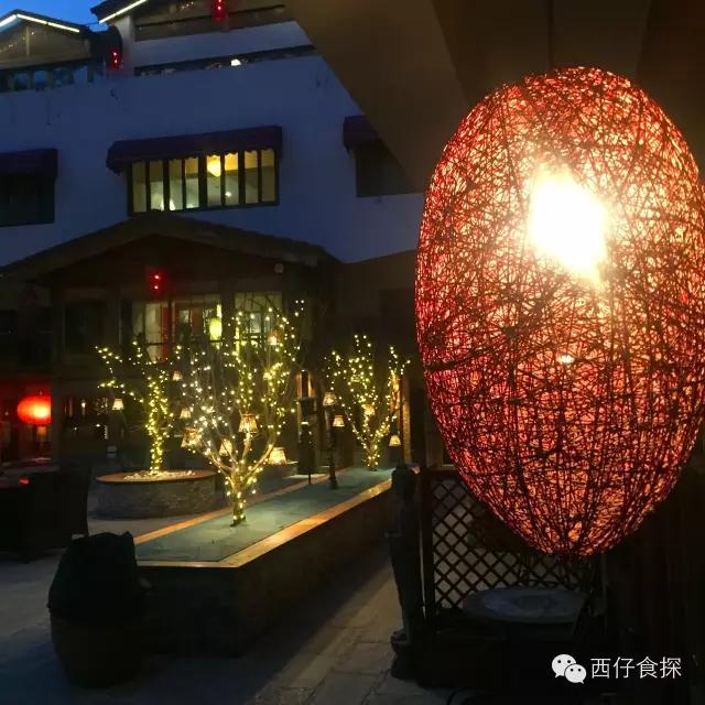 Bistro红墙小馆:繁星点点小酌处深幽院落瓦块鱼