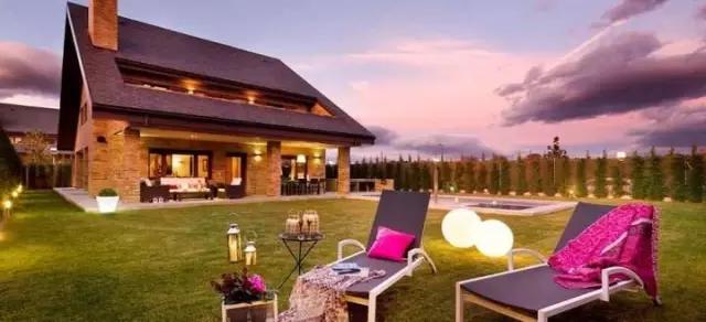 他花42欧元和C罗做邻居，你觉得咱得花多少年？