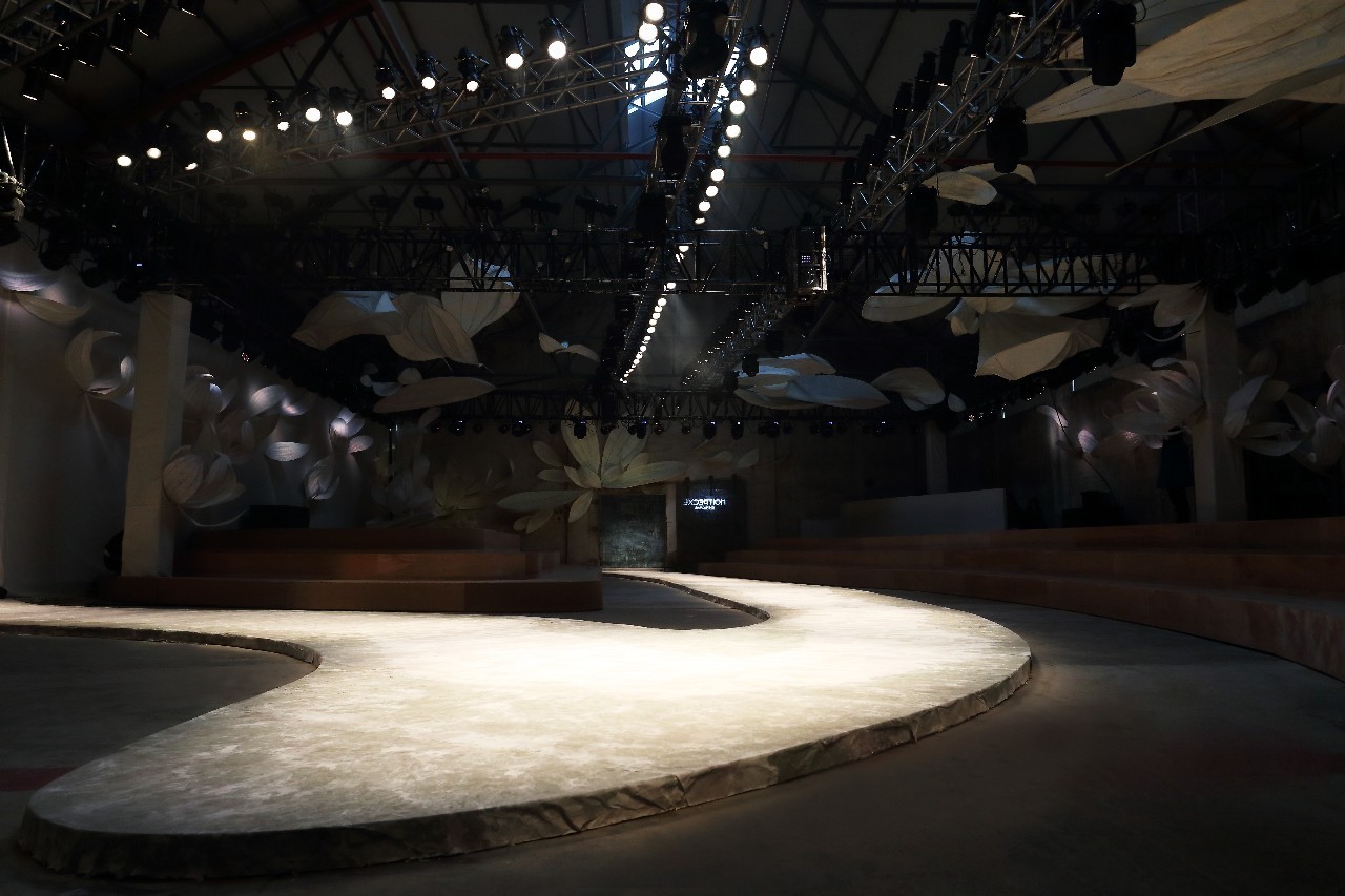 误入凡尘的时装秀,穿越到古代时装表演