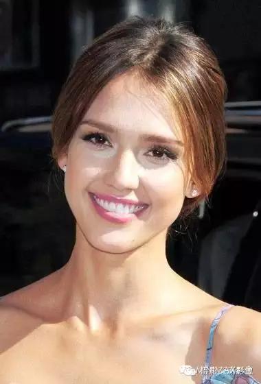 拍照怎么笑得好看又自然不露牙,拍照时如何笑得更好看更自然