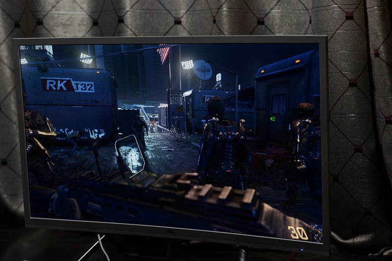 这才是全面屏手机游戏,直屏跟曲面屏游戏体验