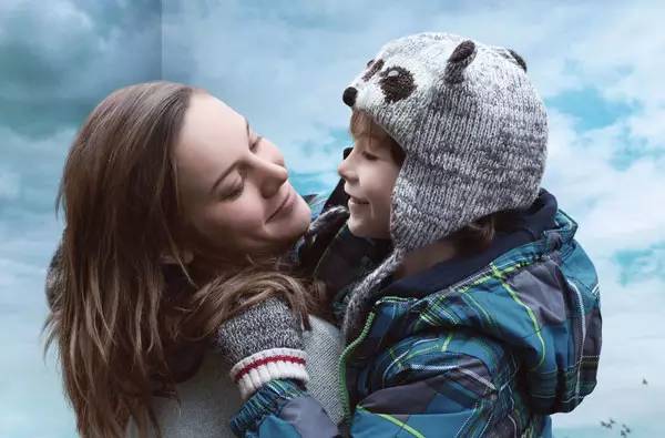 在她疯狂的自我“受虐”后，独立小片迎来了巨大的逆袭！