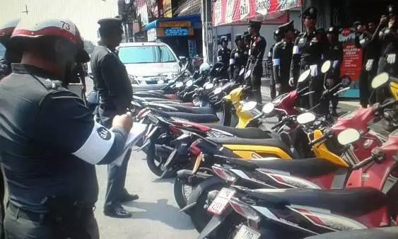 骑行摩托游泰国，考个驾照好处多