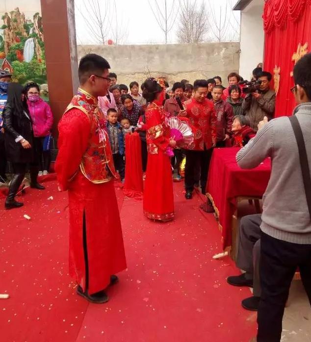 东阿小伙结婚,淮南小伙骑自行车接亲