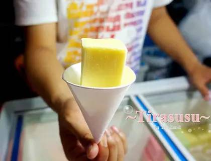 泰国清迈天灯节万盏天灯入夜空,清迈古城天灯