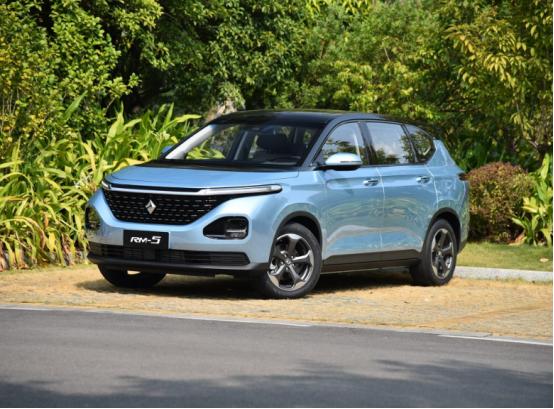 宝骏rm5和比亚迪宋max哪个好,2022款宝骏rm-5即将上市新款