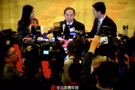 *会两**另e面|*会两**记者围堵“部长通道”，看部长们如何应对遭遇战？