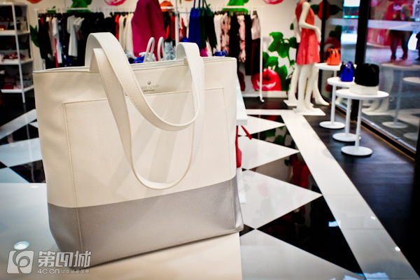 有折扣丨没买新包新鞋新衣服的，都奔这儿去了！