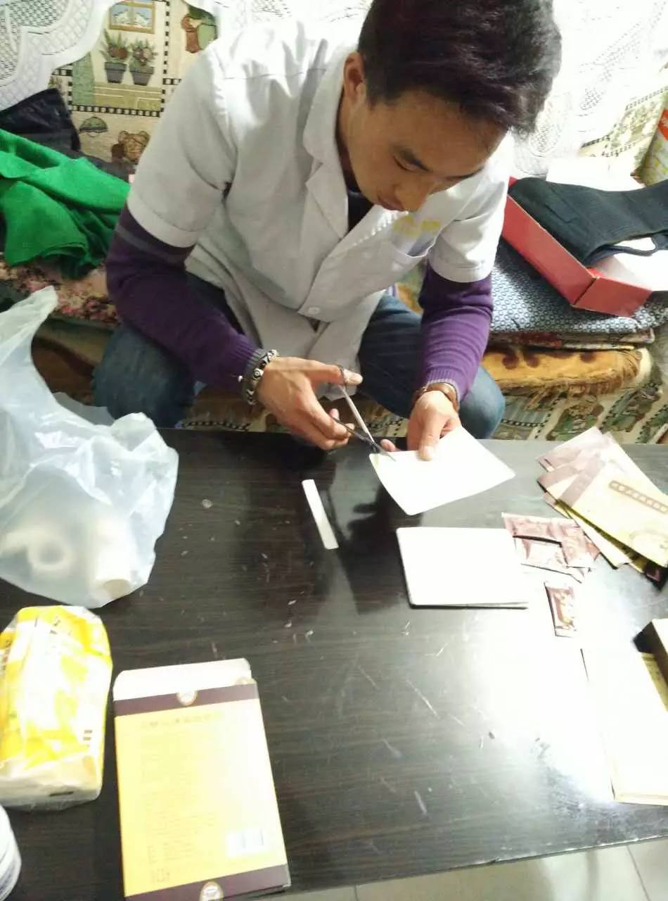 一对相濡以沫的老人相关的图片,相濡以沫的一对老人