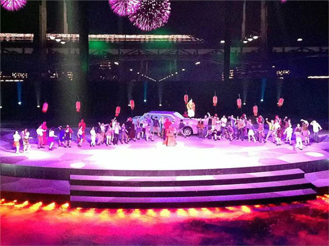 鱼游白沙洲,万达电影乐园汉秀双骄亮灯