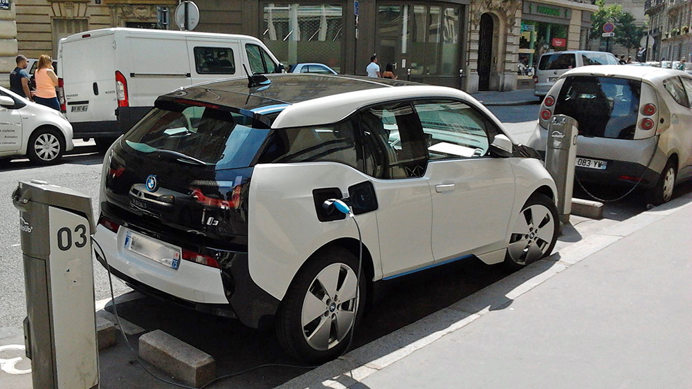 EZZY：打开手机找到离你最近的一辆车开走