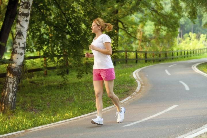 学生跑步适合穿什么跑鞋,普通人跑步穿什么跑鞋
